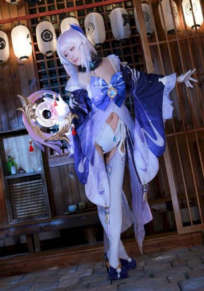 含着她两个硕大的乳峰视频_午夜激情